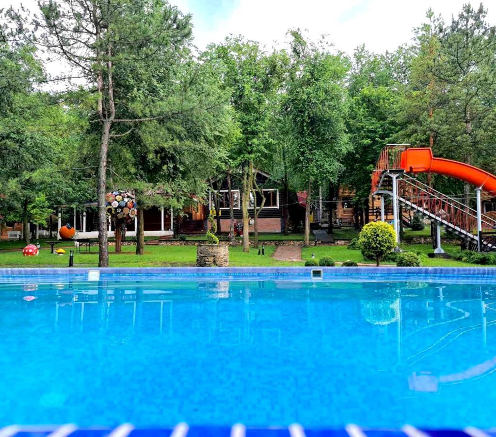 Sky Land Camping & Resort Cricova Exteriér fotografie