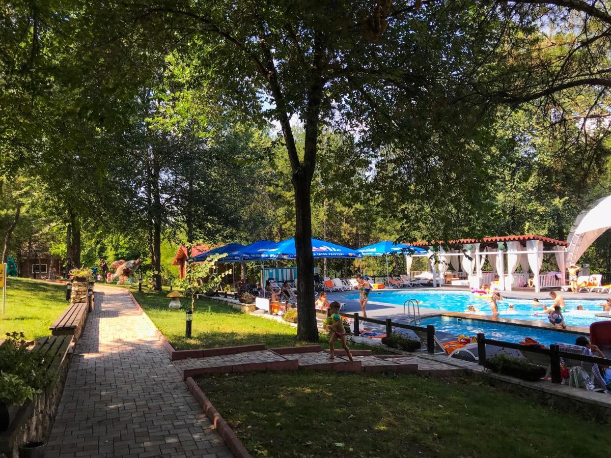 Sky Land Camping & Resort Cricova Exteriér fotografie