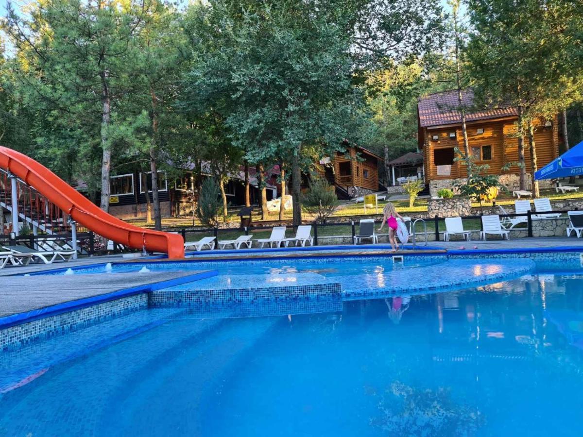 Sky Land Camping & Resort Cricova Exteriér fotografie