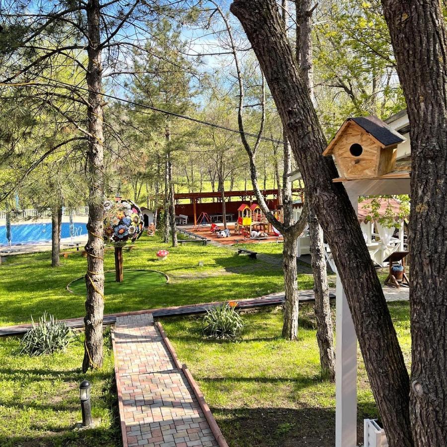 Sky Land Camping & Resort Cricova Exteriér fotografie